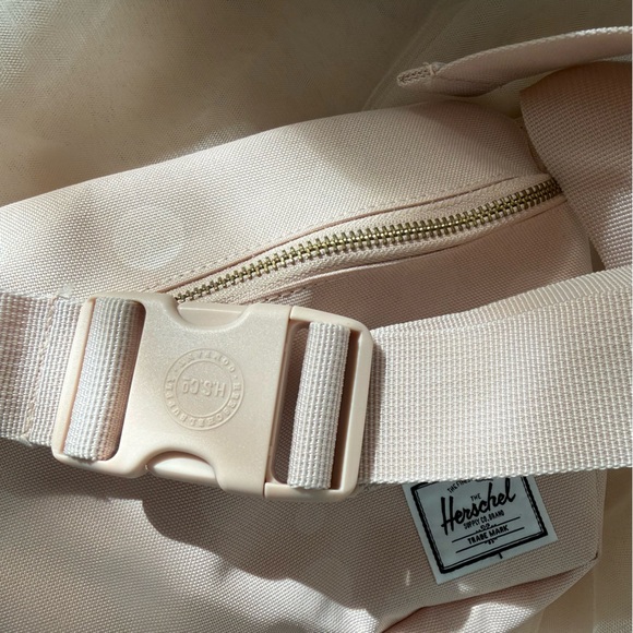 Herschel Supply Company Pale Pink Crossbody Bag with Adjustable Strap - Picture 3 of 5